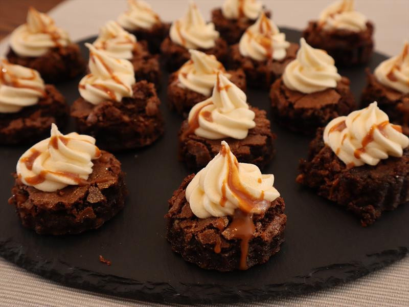 Mini brownies með karamellusósu